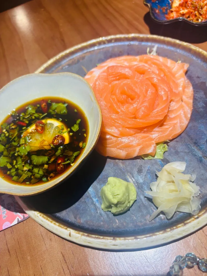 半岛体育APP-主持小悠晒照:落地西安啦,有没有好吃的油泼面推荐呀