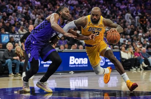 半岛体育官方网站-湖人欲补防守盯上亨特或小桥 由Klutch出面能搞定这两笔交易吗？