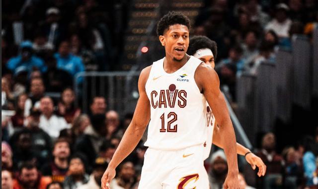 半岛体育官方网站-湖人欲补防守盯上亨特或小桥 由Klutch出面能搞定这两笔交易吗？