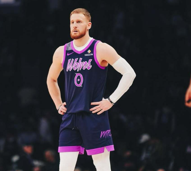 半岛体育官方网站-两主力缺阵替补暴走，兰德尔29+8+6力压字母，森林狼33分血洗雄鹿