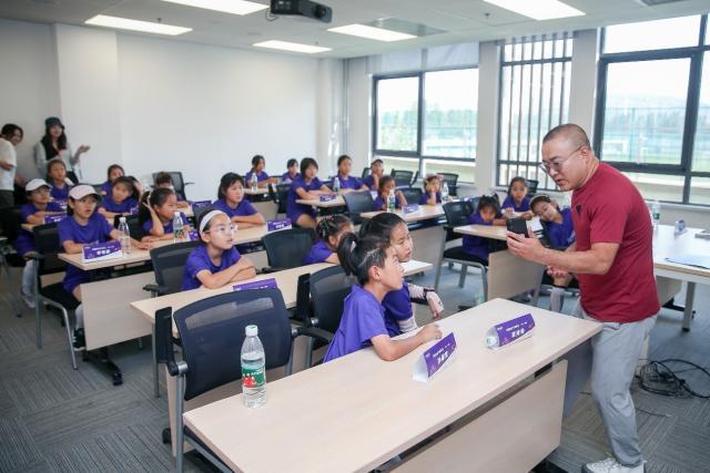 2024中国女足玫瑰探营大连站助足球女孩圆梦