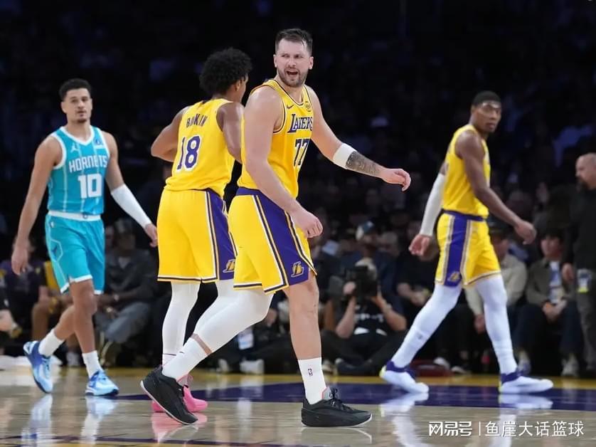 半岛体育APP-NBA最新排名出炉！湖人躲过一劫，一队给火箭送温暖，快船收大礼