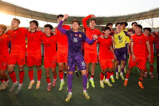 半岛体育APP-U23国足半场控球占优！媒体人热议：踢出强队足球，看的热血沸腾|越南|中国队|安东尼奥|中国男足|越南足球_新浪体育_新浪新闻