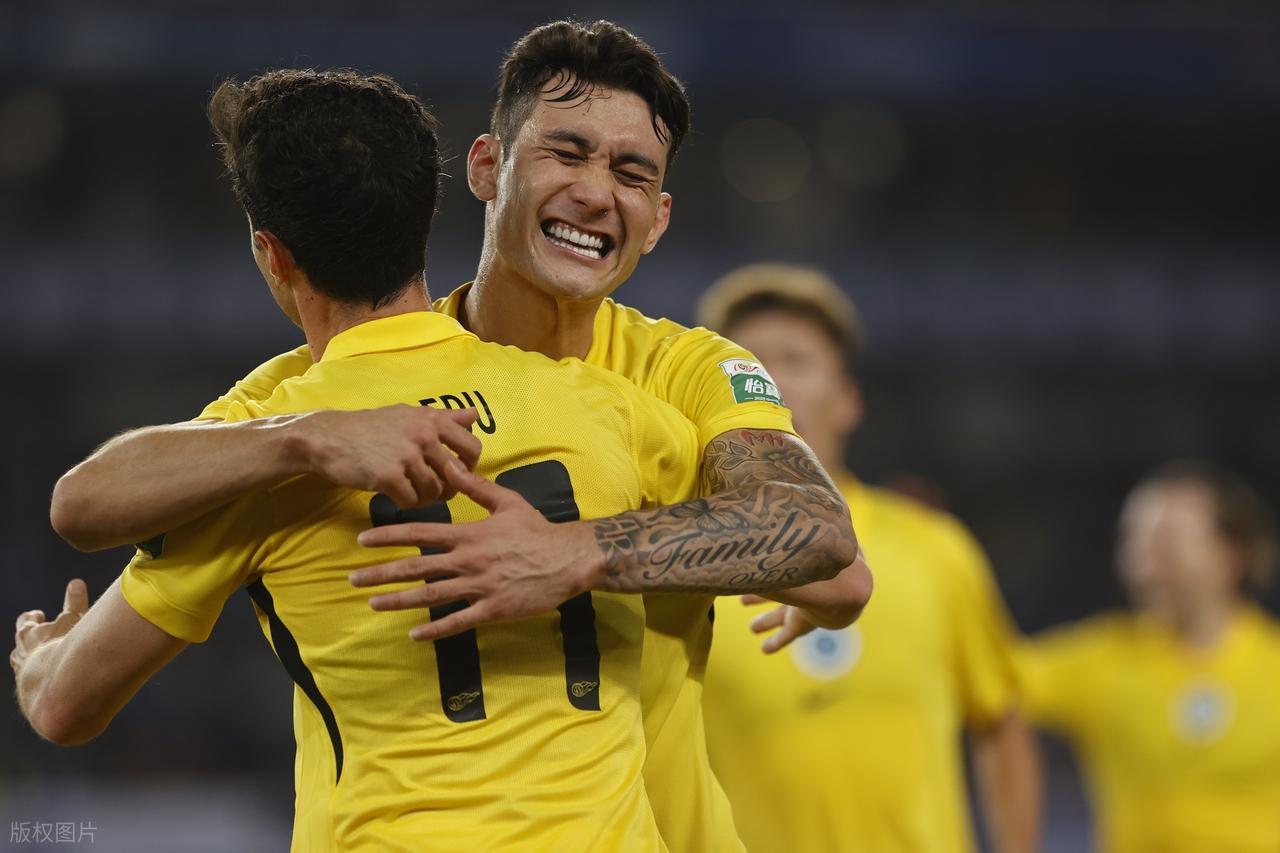 半岛体育官方网站-作为前锋不进球，为什么拜合拉木却能够在俱乐部和国家队踢主力？