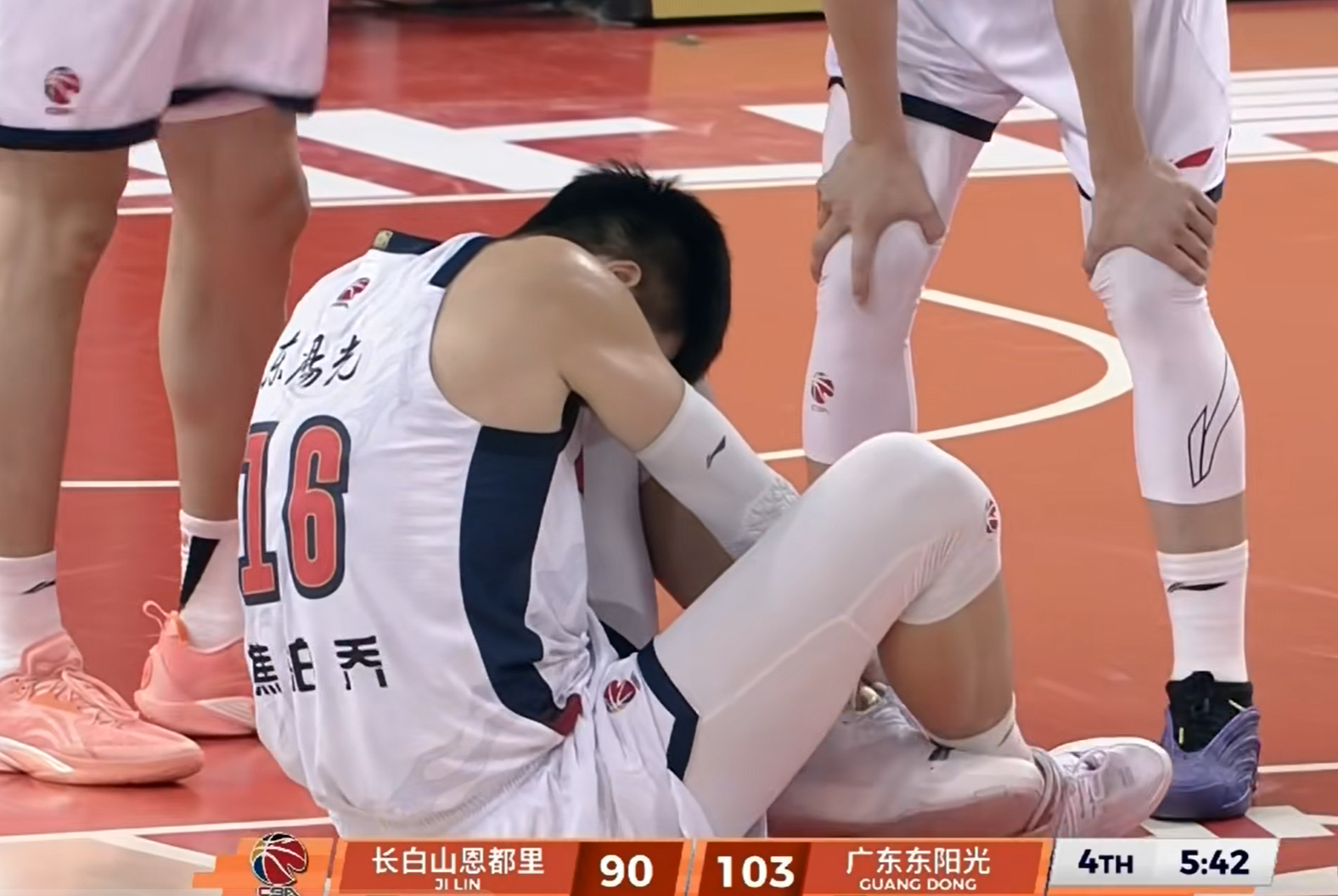 半岛体育官方网站-广东队赢吉林21分！杜锋笑不起来，2米11内线悍将意外受伤