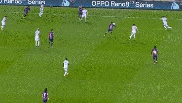 半岛体育-【欧冠】格纳布里3助 莱万获点被取消 巴萨0比3拜仁