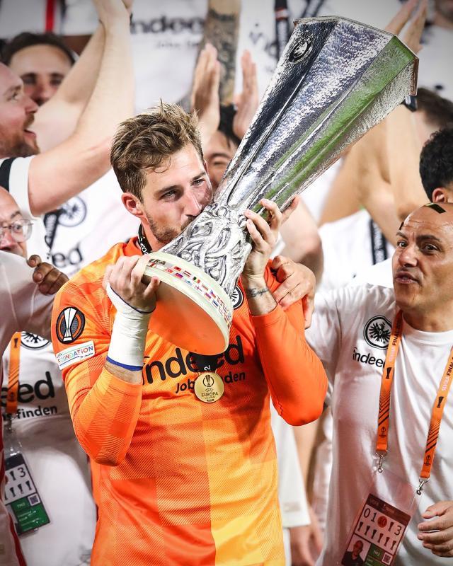 半岛体育官网-曼联要买德国国门？特拉普和法兰克福面临艰难选择