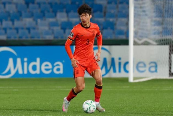 半岛体育官方网站-中超转会新消息：泰山、蓉城各添1名猛将，申花队放弃2000万国脚