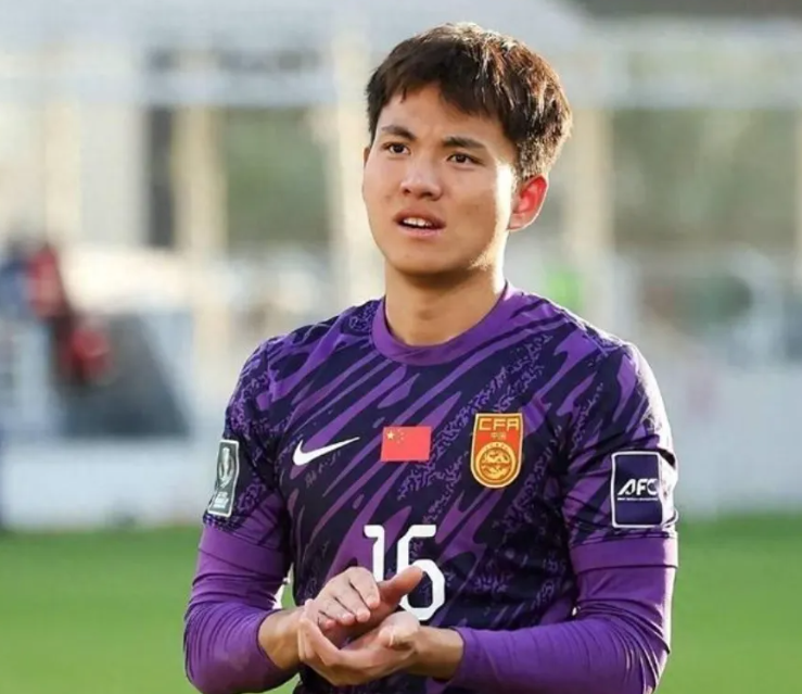 半岛体育官方网站-中超转会新消息：泰山、蓉城各添1名猛将，申花队放弃2000万国脚