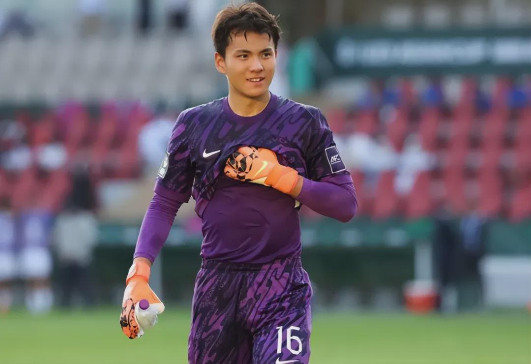 半岛体育官方网站-中超转会新消息：泰山、蓉城各添1名猛将，申花队放弃2000万国脚