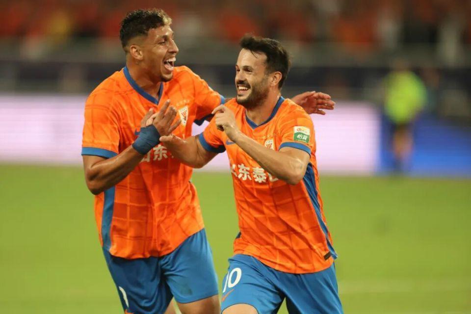 半岛体育-曝泰山锁定冬窗首签！贺一然已谈妥，转会费不到2000万