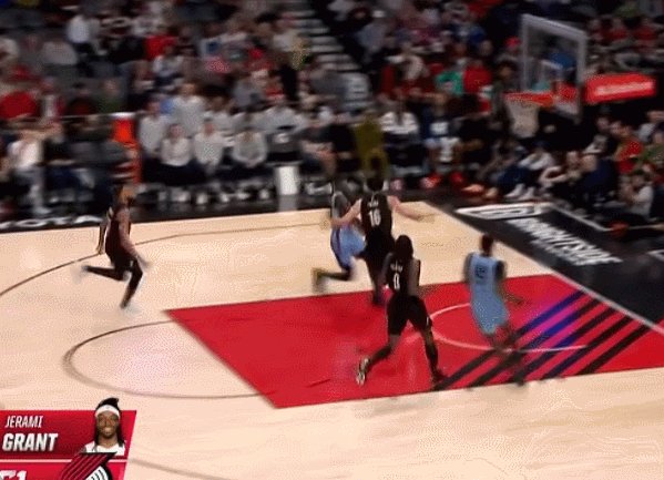 半岛体育官方网站-3分钟内被吹3犯 杨瀚森主场被裁判“重点照顾”