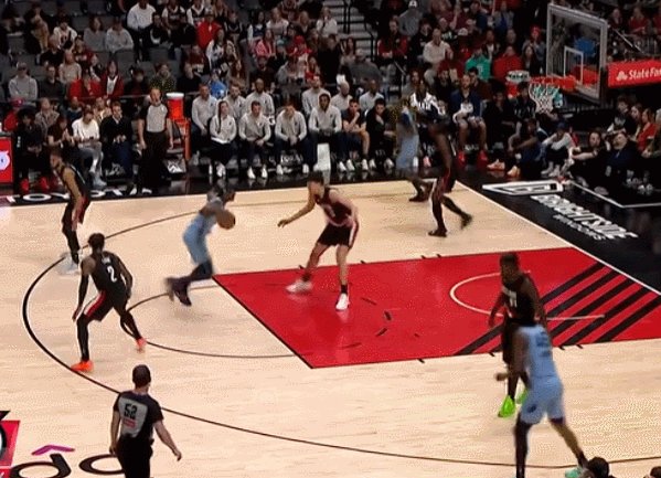 半岛体育官方网站-3分钟内被吹3犯 杨瀚森主场被裁判“重点照顾”