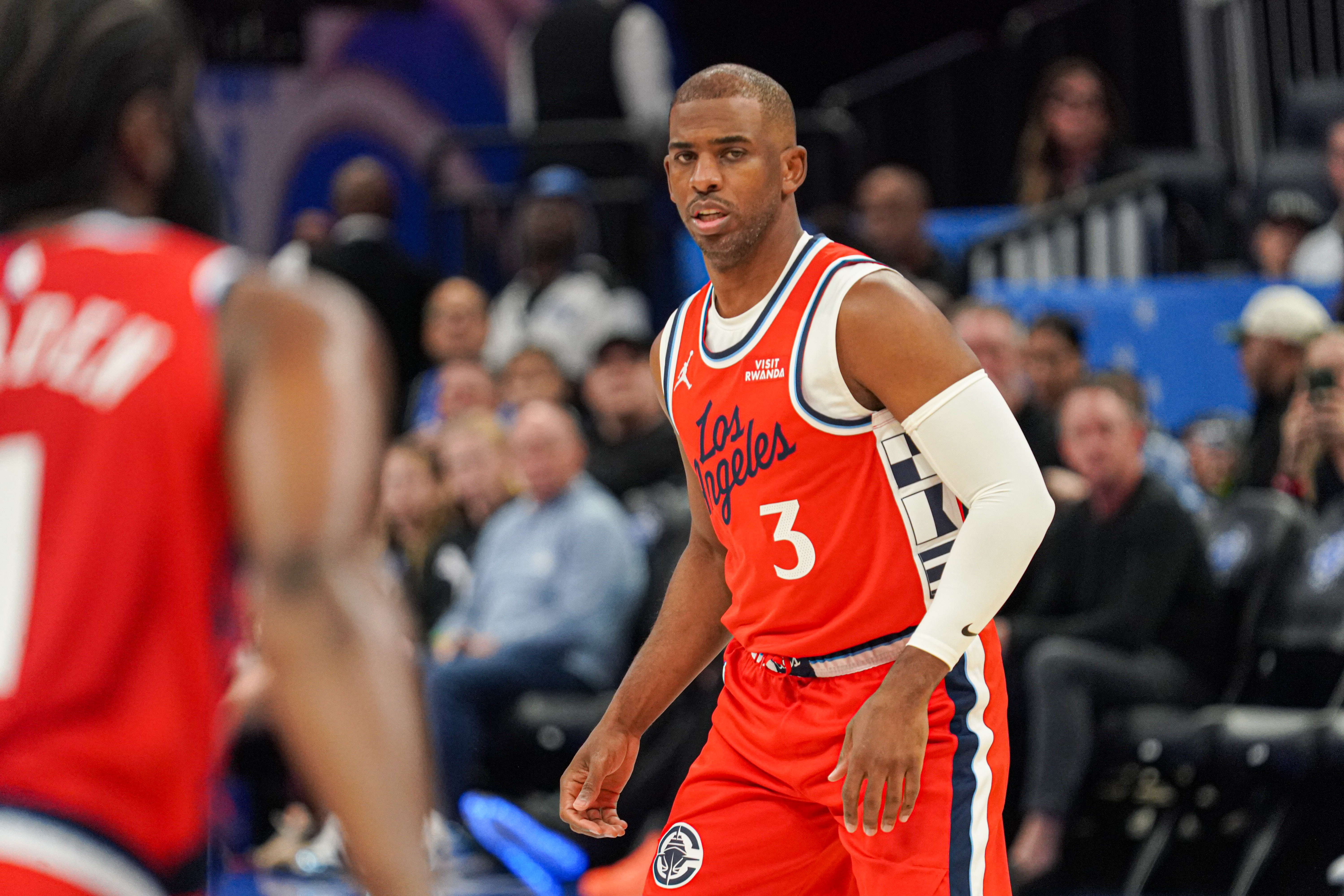 半岛体育-NBA球员收入哪家强？乔丹45亿居首 LBJ压奥胖 科五库六&amp;三少前十